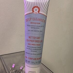 First Aid Beauty Deep Cleanser with Red Clay - White and Red